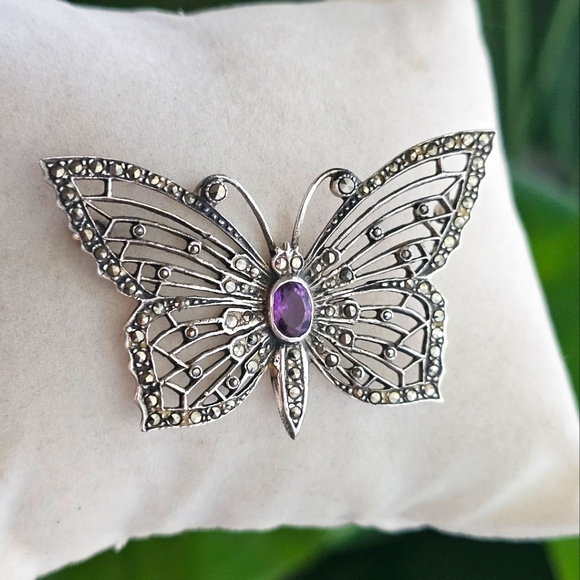 Vtg. 925 sterling silver butterfly w/genuine amethyst - Picture 2 of 5